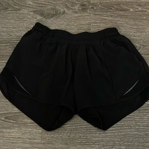 Lululemon hotty hot 4” size 6